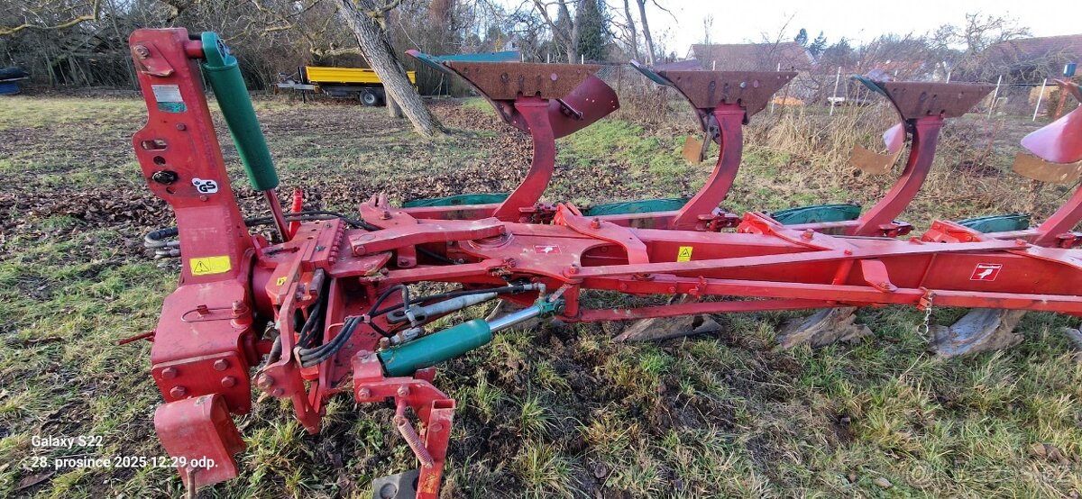 Kverneland - pluh obracák - 4