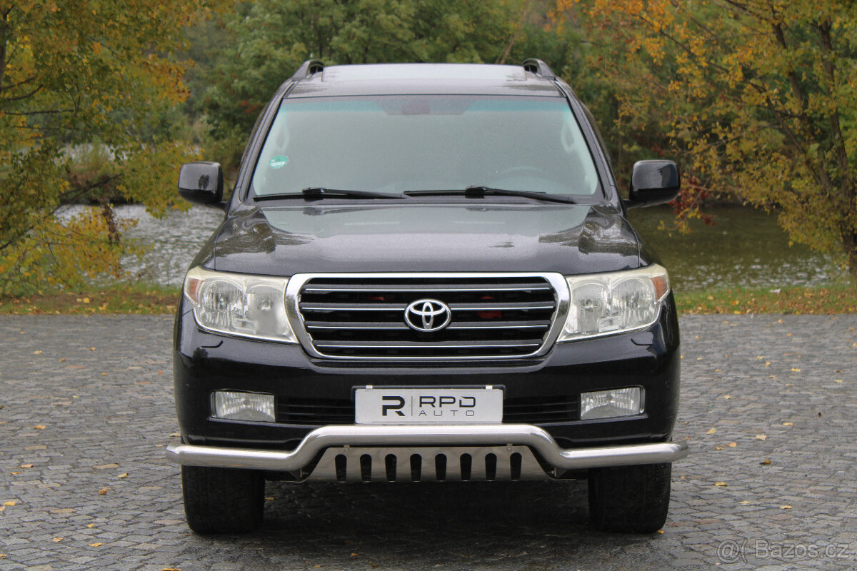Toyota Land Cruiser 200 4.5 D4-D Luxury / 210 kW / Tažné