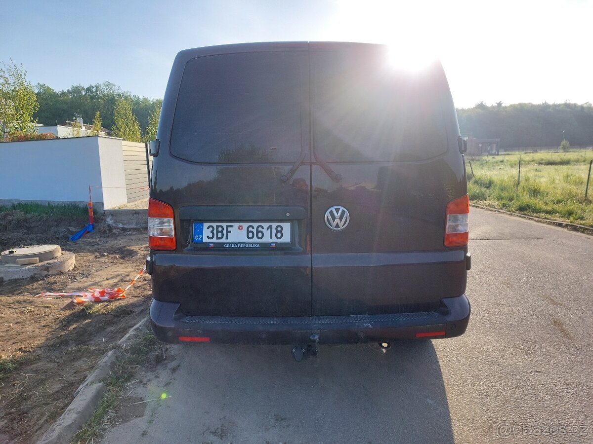 Pěkný VW T5 Transporter 103 kw Long 2011 poctivých 275tis - 4