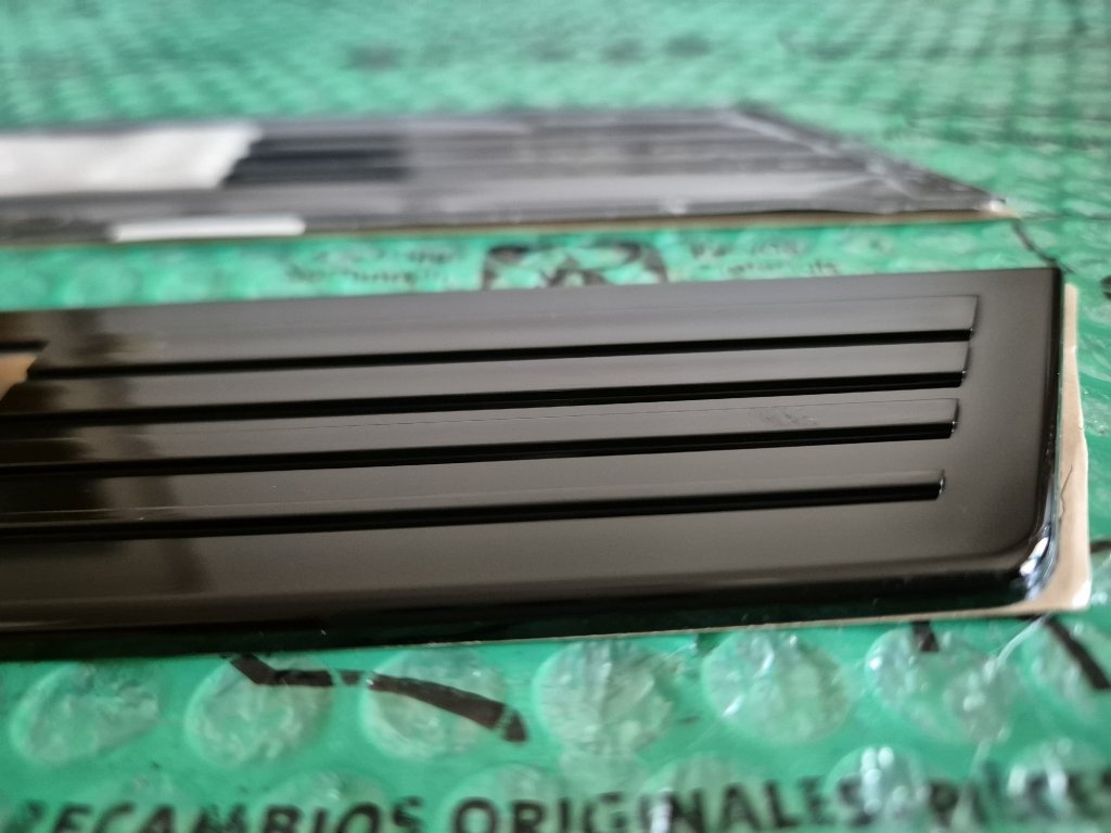 dekorativní ozdobné a ochranné lišty prahu Renault Clio 4 82 - 4