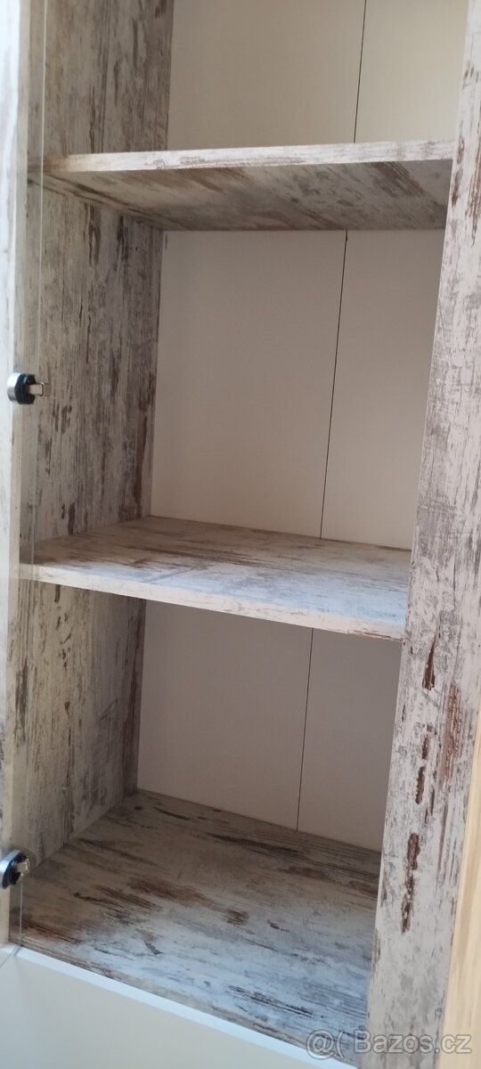 Skříň, vitrína - 4