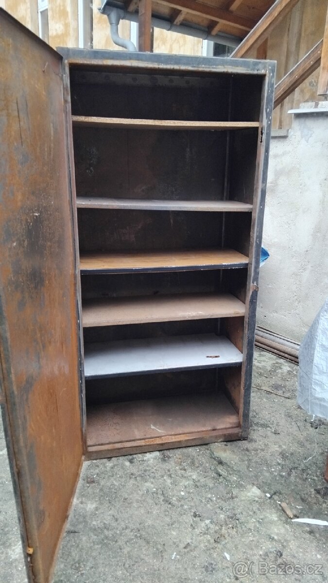 Dílenská skříň a stavební kozy - 4