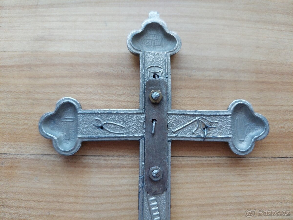 Starožitný krucifix, kovový křížek s dřevěnou intarzií SLEVA - 4