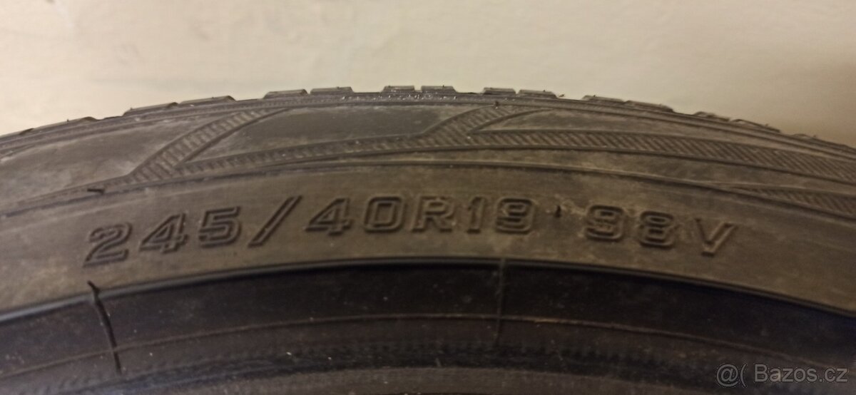 Falken Eurowinter HS01 245/40 R19 98V 4,5 - 5,5mm - 4