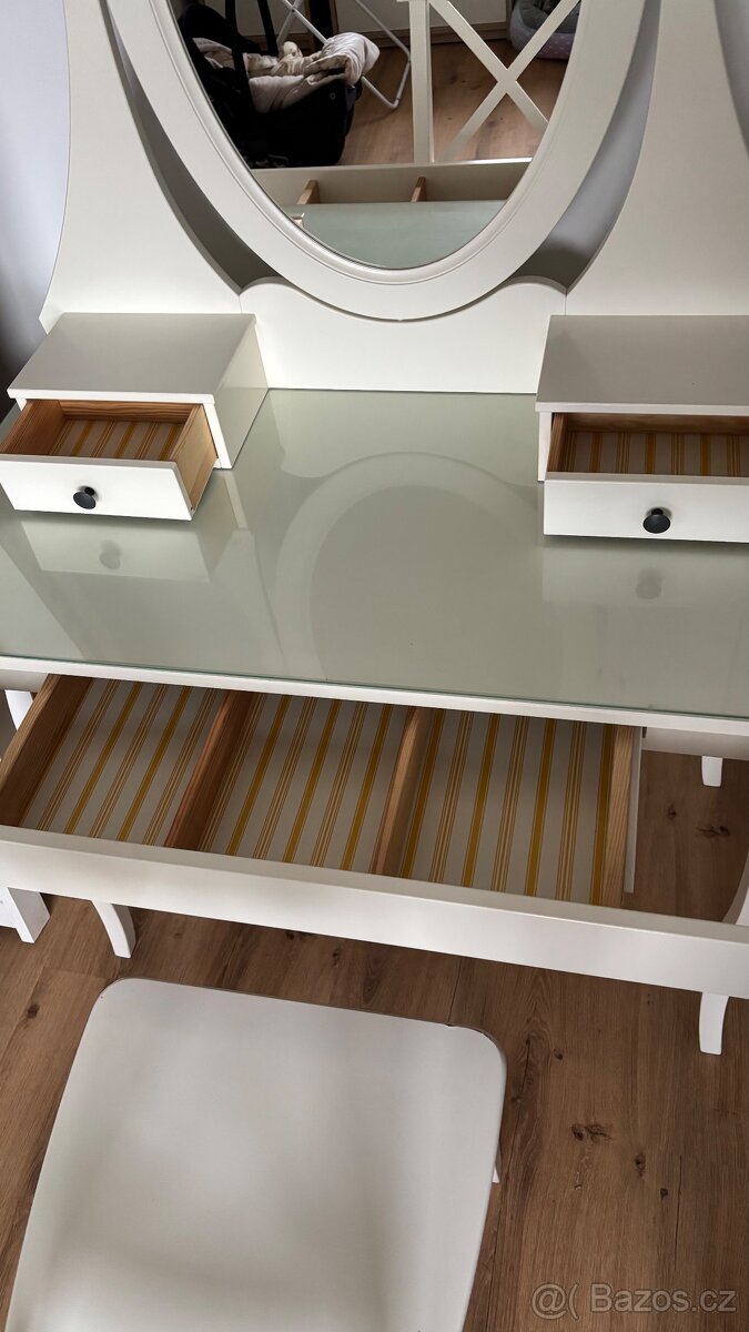 Prodám Ikea toaletní stůl se zrcadlem - 4