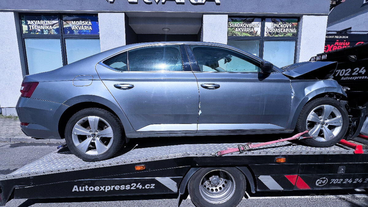 Vůz na náhradní díly Škoda Superb 3 sedan 2017 CRLB SGG LF7M - 4