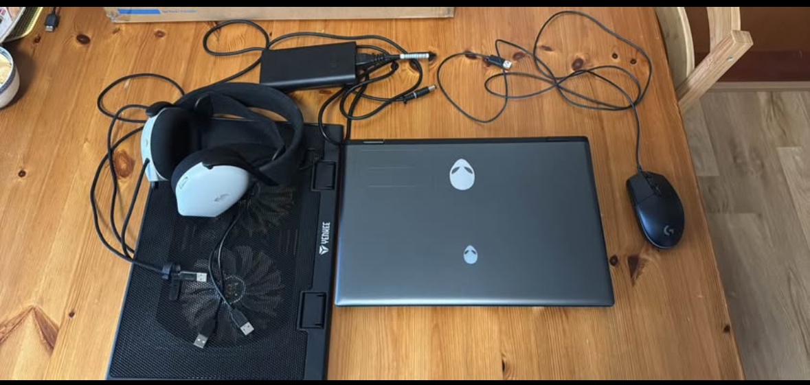 Herní notebook Dell Alienware M16R2 - 4