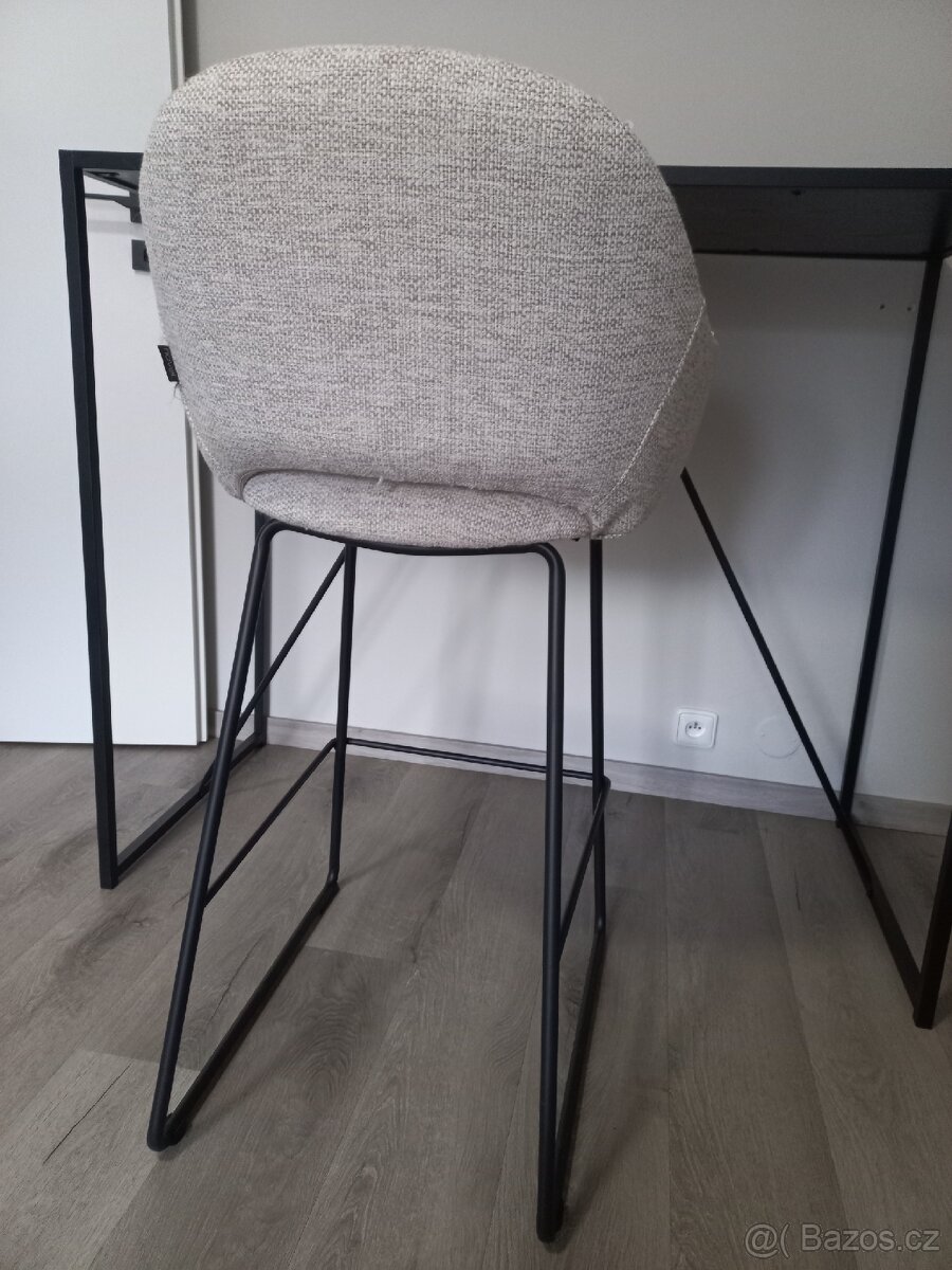 Barový stůl + barová židle - 4