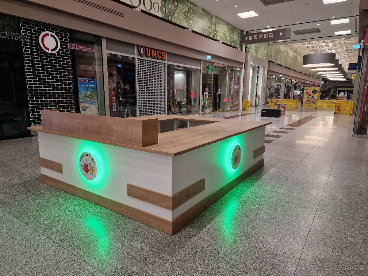 Prodám velký prodejní pult do interiéru - 4