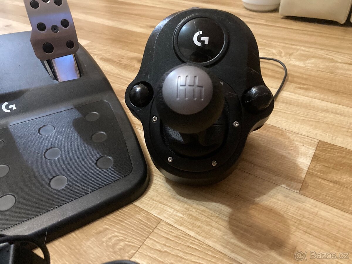 Logitech G29 s řadící pákou - 4