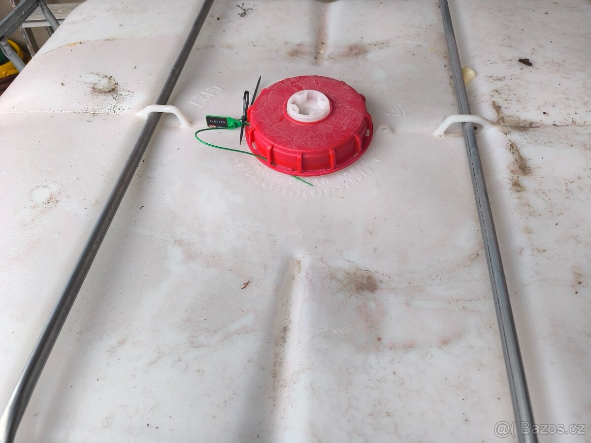 Prodám IBC kontejner 1000l - 4