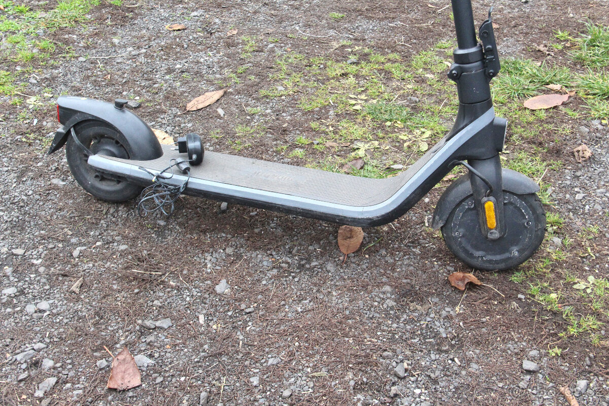 Elektrická koloběžka Ninebot KickScooter E2 - 4