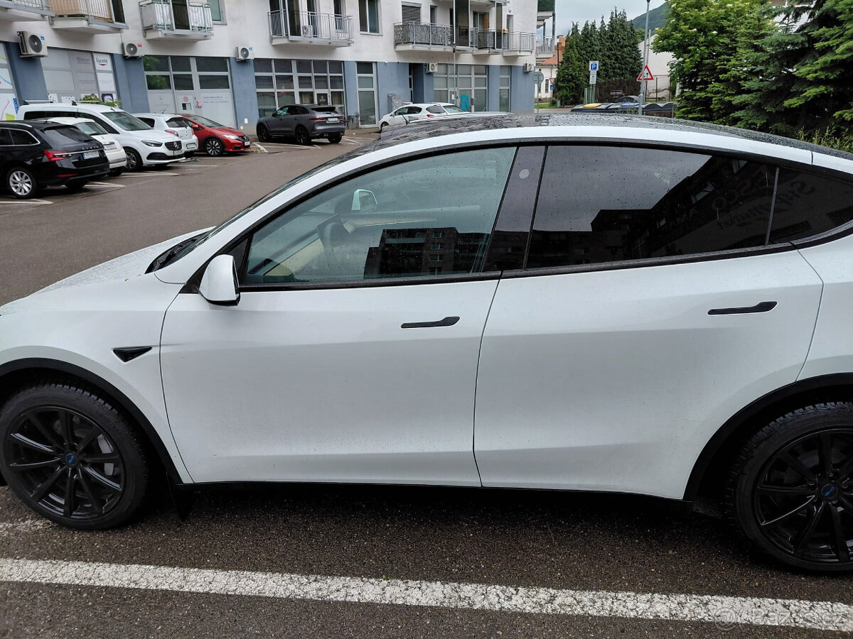 Tesla Y 2023- v záruke - 4