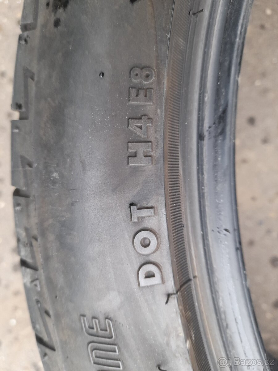 225/45R19 - 4