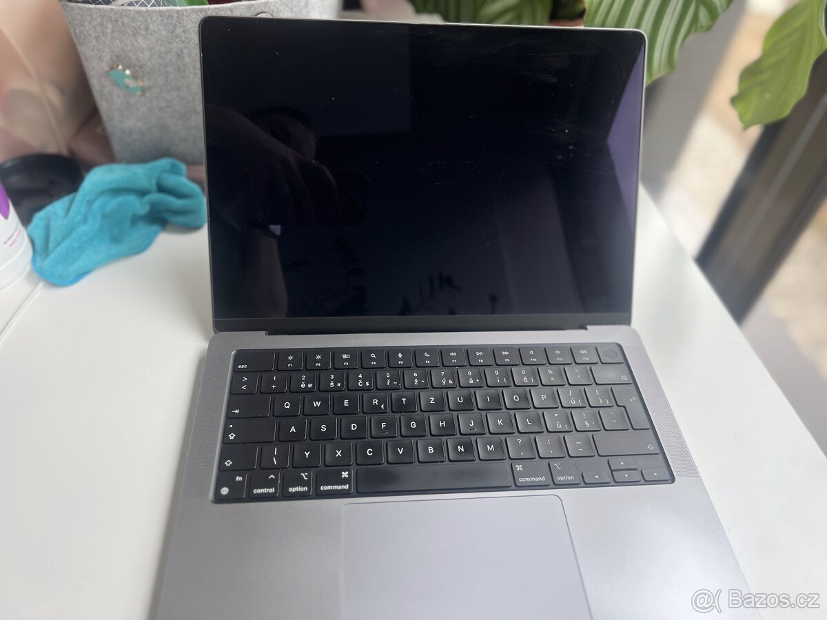 Apple Macbook Pro 14" (2021) M1 - rozibtý displej - 4