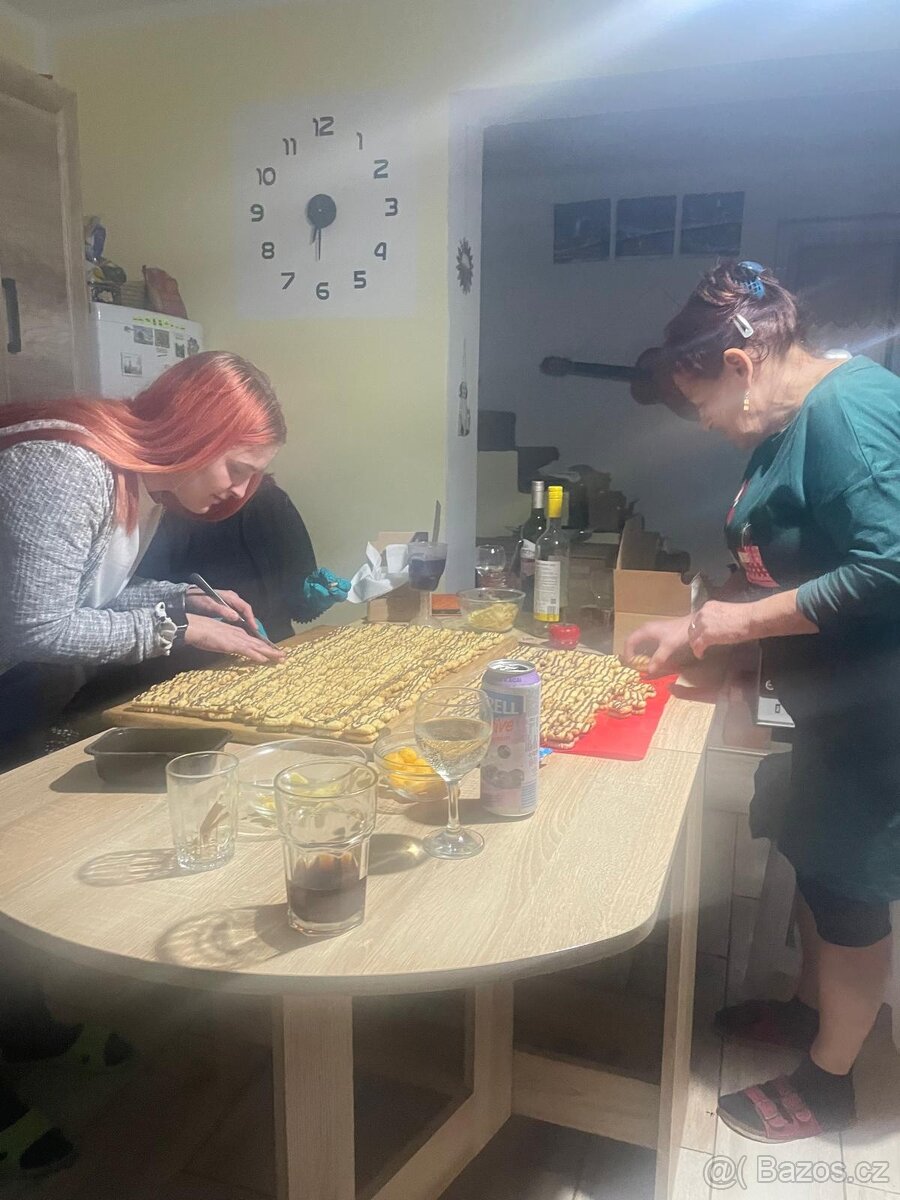 Rozkládací jídelní stůl - 4