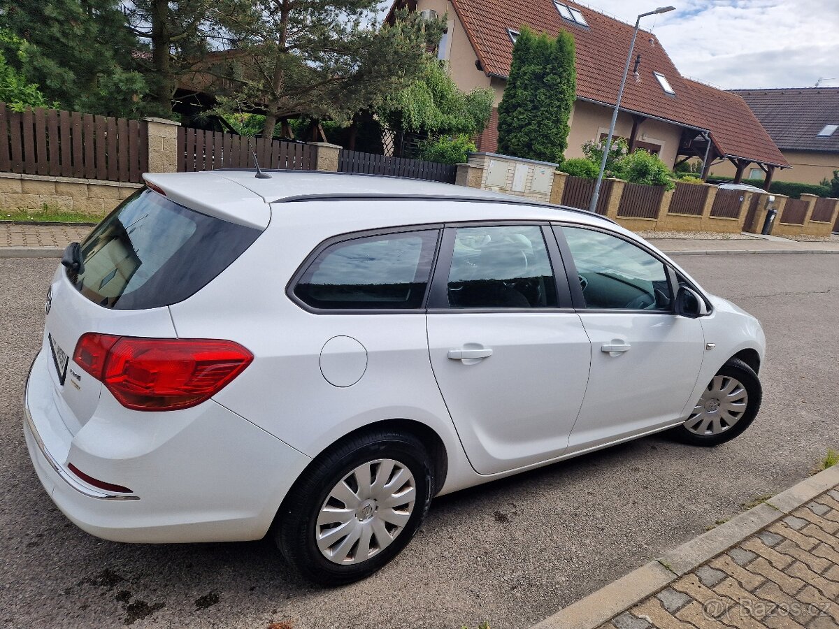 Opel Astra J sports Tourer 1.7 cdti - původ ČR - 2 majitel - 4