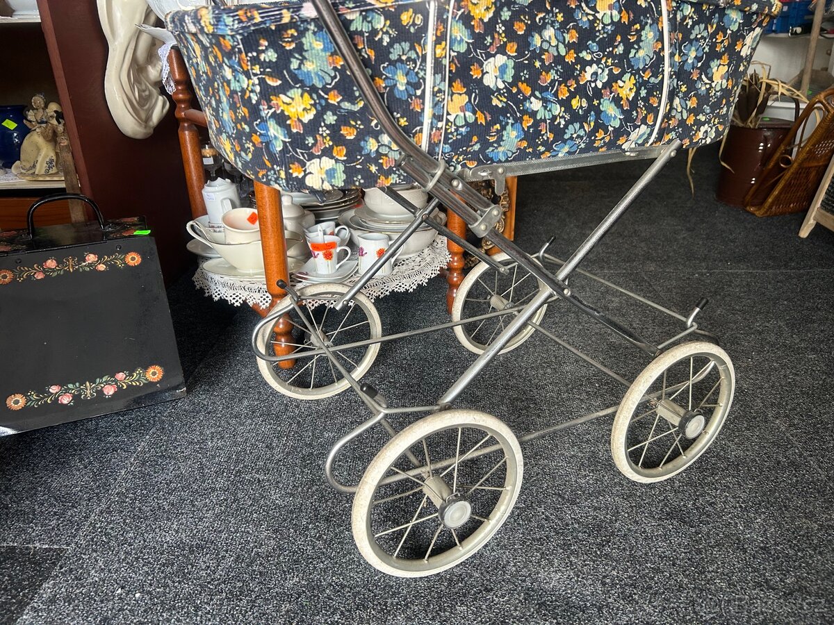 Retro kočárek pro panenky - 4