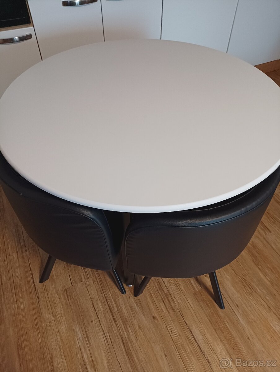 Stůl se židlemi - 4