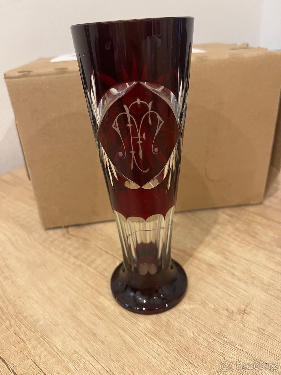 Stará rubínová váza - prasklá,na dekoraci - 4