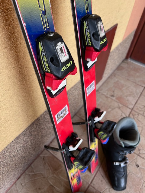 Prodám dětské lyže HEAD 130cm, vázání TYROLIA + boty TECNICA - 4