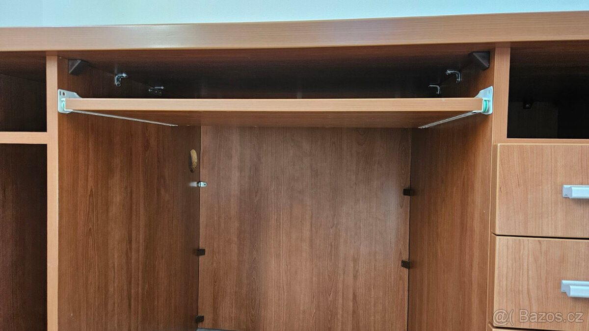 Prodám nábytkovou sestavu (stůl, skříňky) - 4