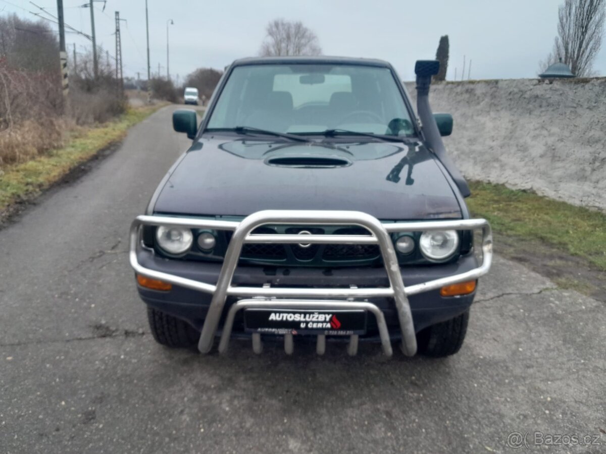Nissan terrano nová STK 7míst klimatizace šnorchl - 4