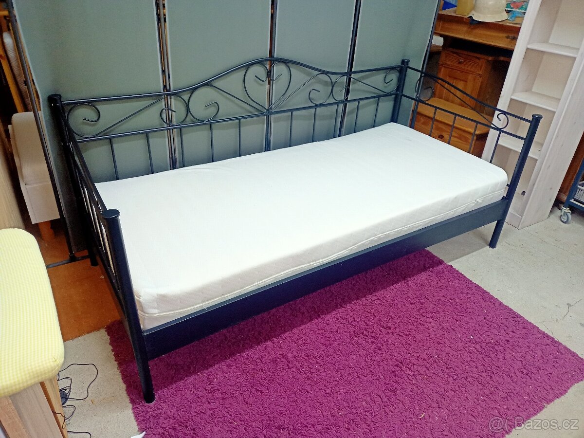 Prodám hezkou postel 90 x 200 cm - 4