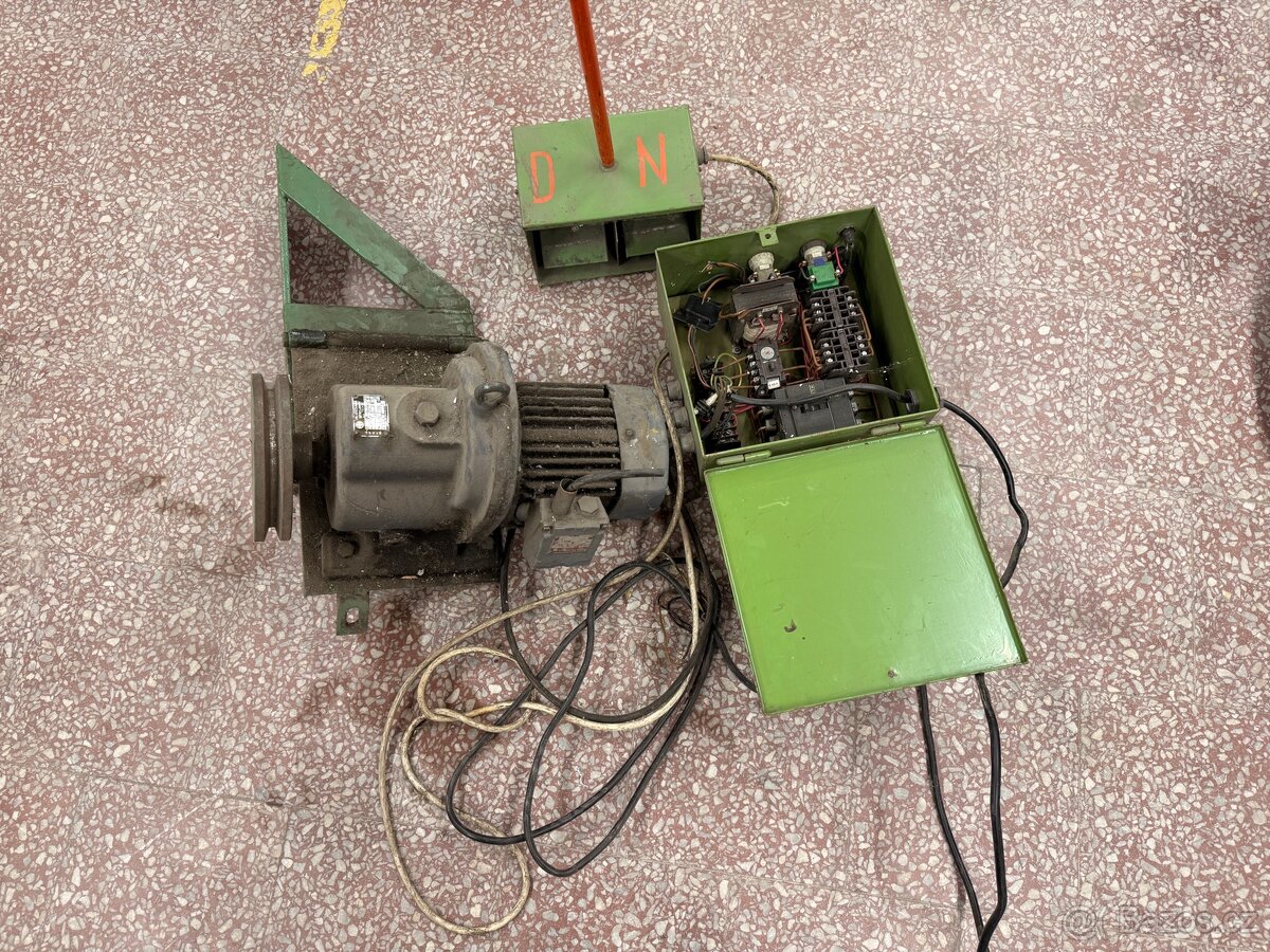 Elektromotor s převodovkou - 4