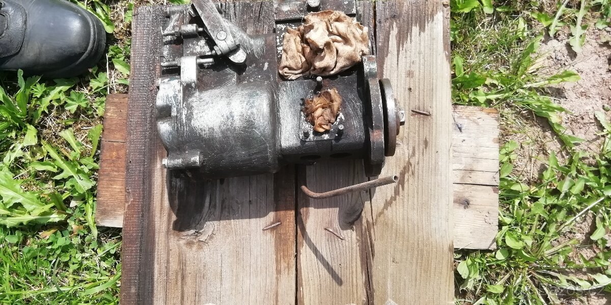 Hlava Ursus +vstřikovací čerpadlo - 4