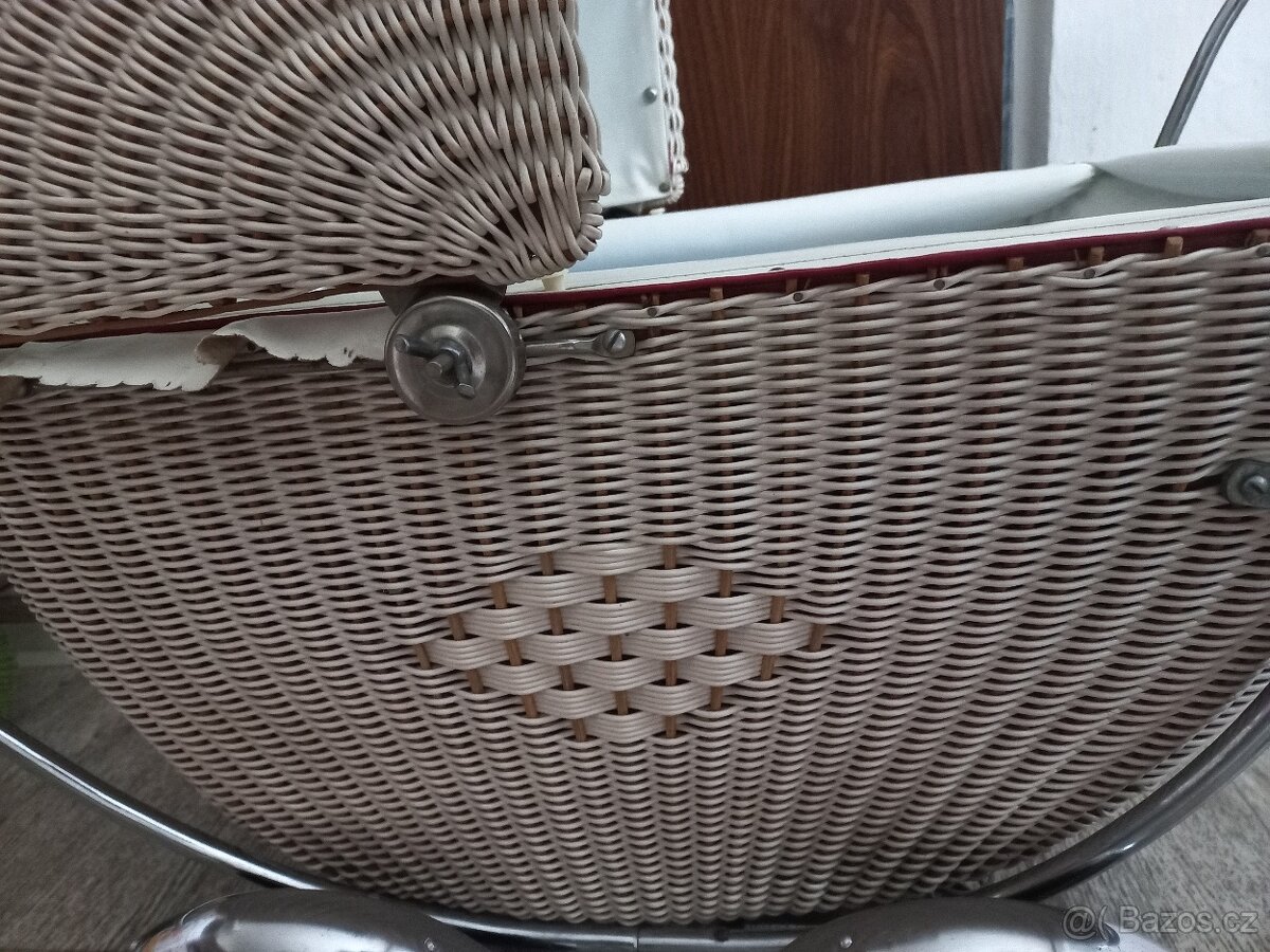 Proutěný kočárek z roku 1965 - 4