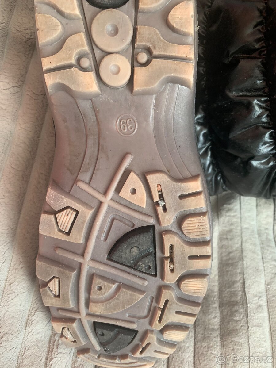 DÁMSKÉ ZNAČKOVÉ SNĚHULE, zn: OX HORN,vel: 39 - 4