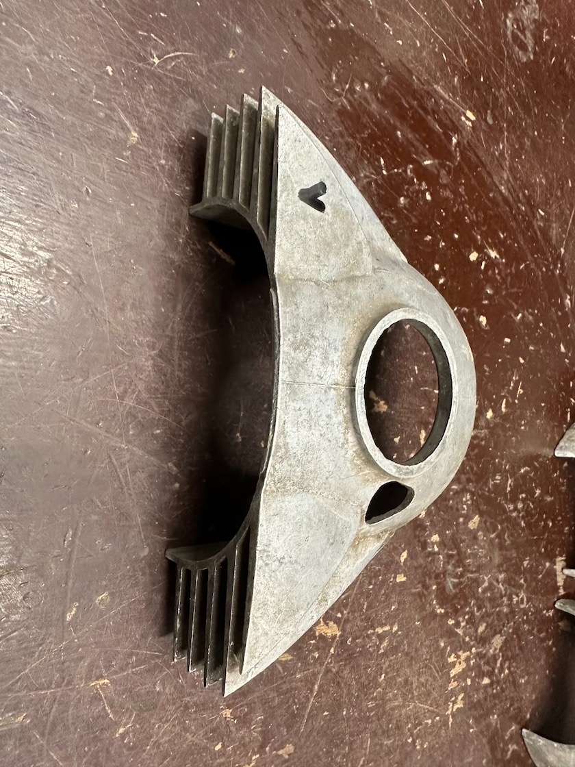 Predám kryt karburátoru JAWA 350/360 351 nepoškodený - 4