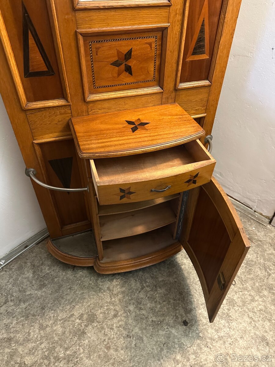 Věšáková stěna - 4