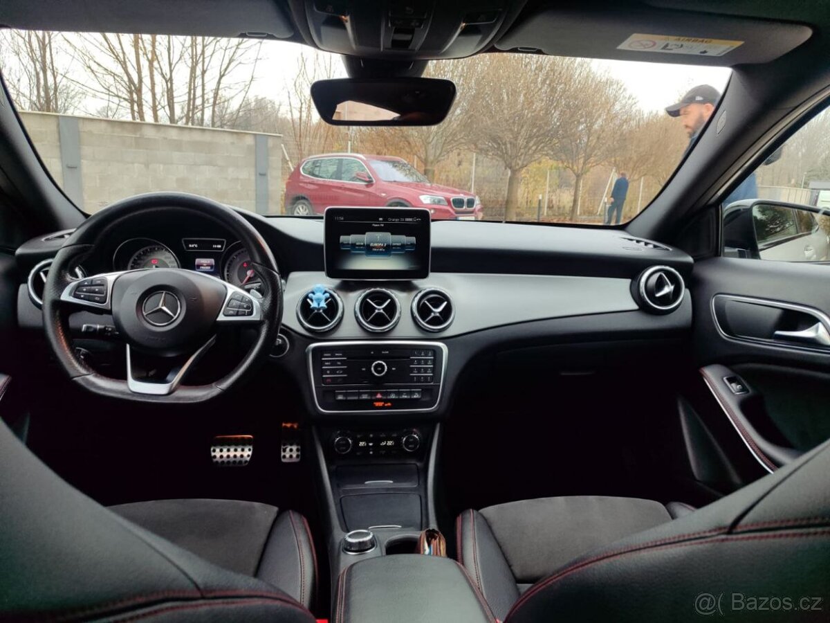 MERCEDES-BENZ GLA 220 d 4MATIC AMG - 4