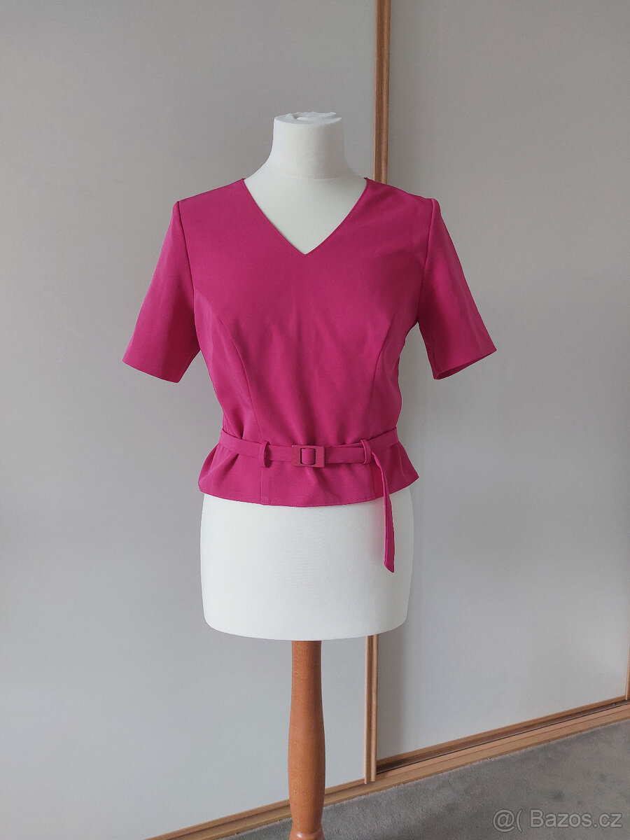 Společenské šaty a kostýmy (7 ks) - 4