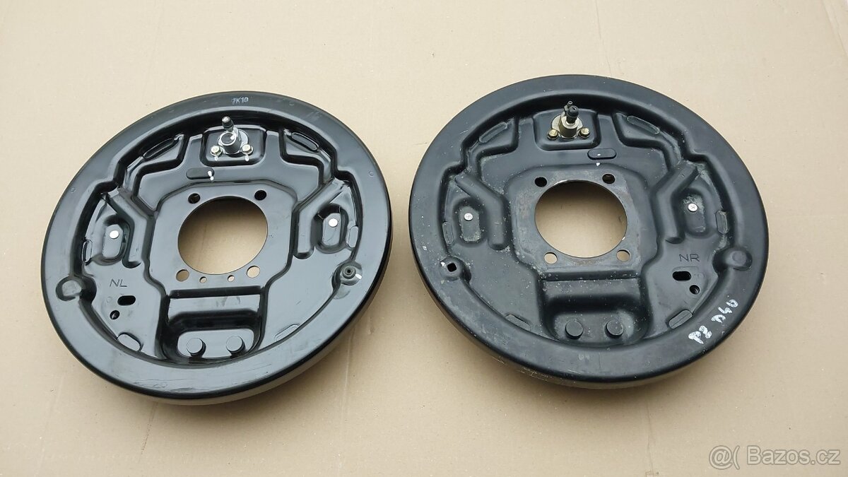 Nissan Navara D40 : Štíty zadních brzd - 4