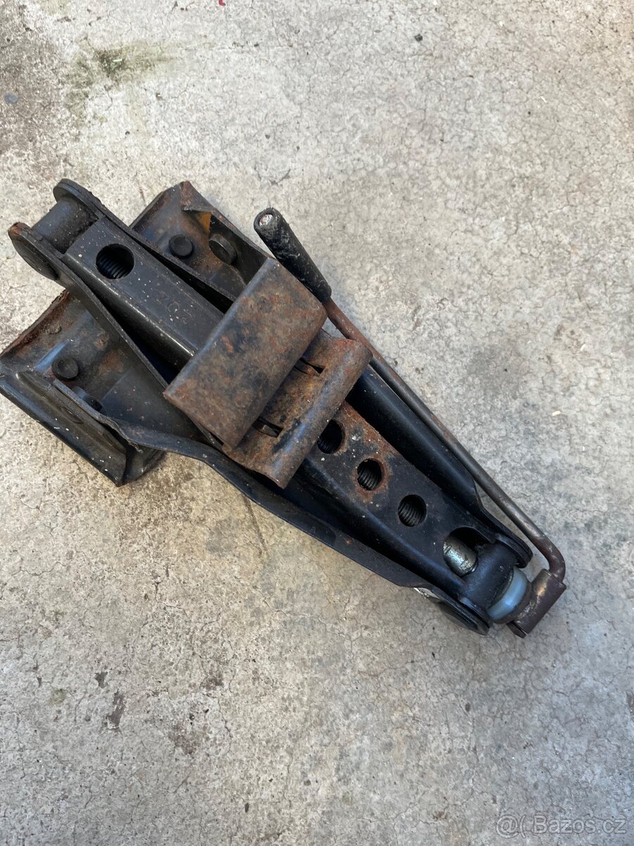 Nůžkový zvedák. - 4