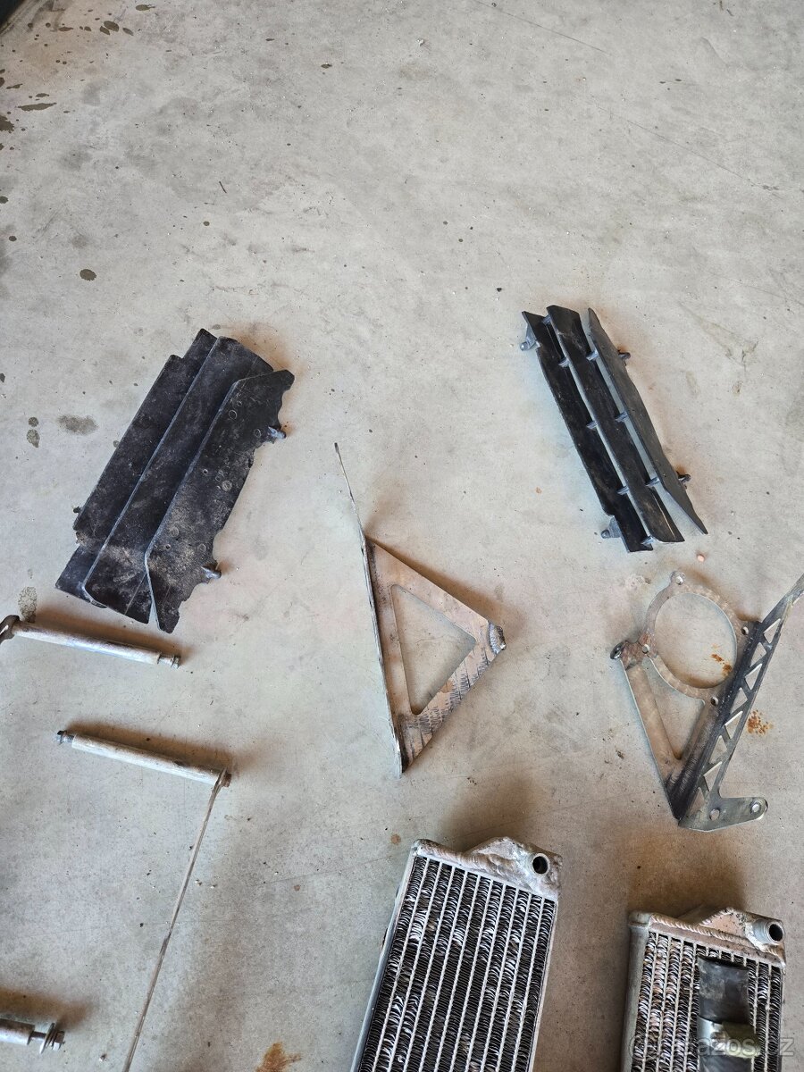 Chladiče,hadice a držáky Husqvarna 125