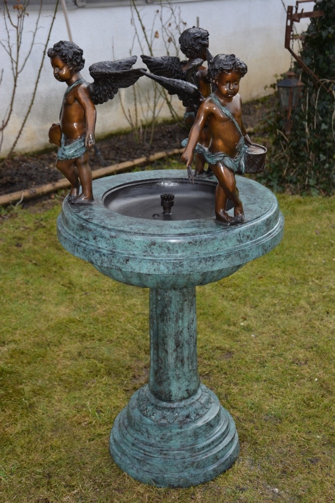 Zámecká bronzová fontána s amorky - 4