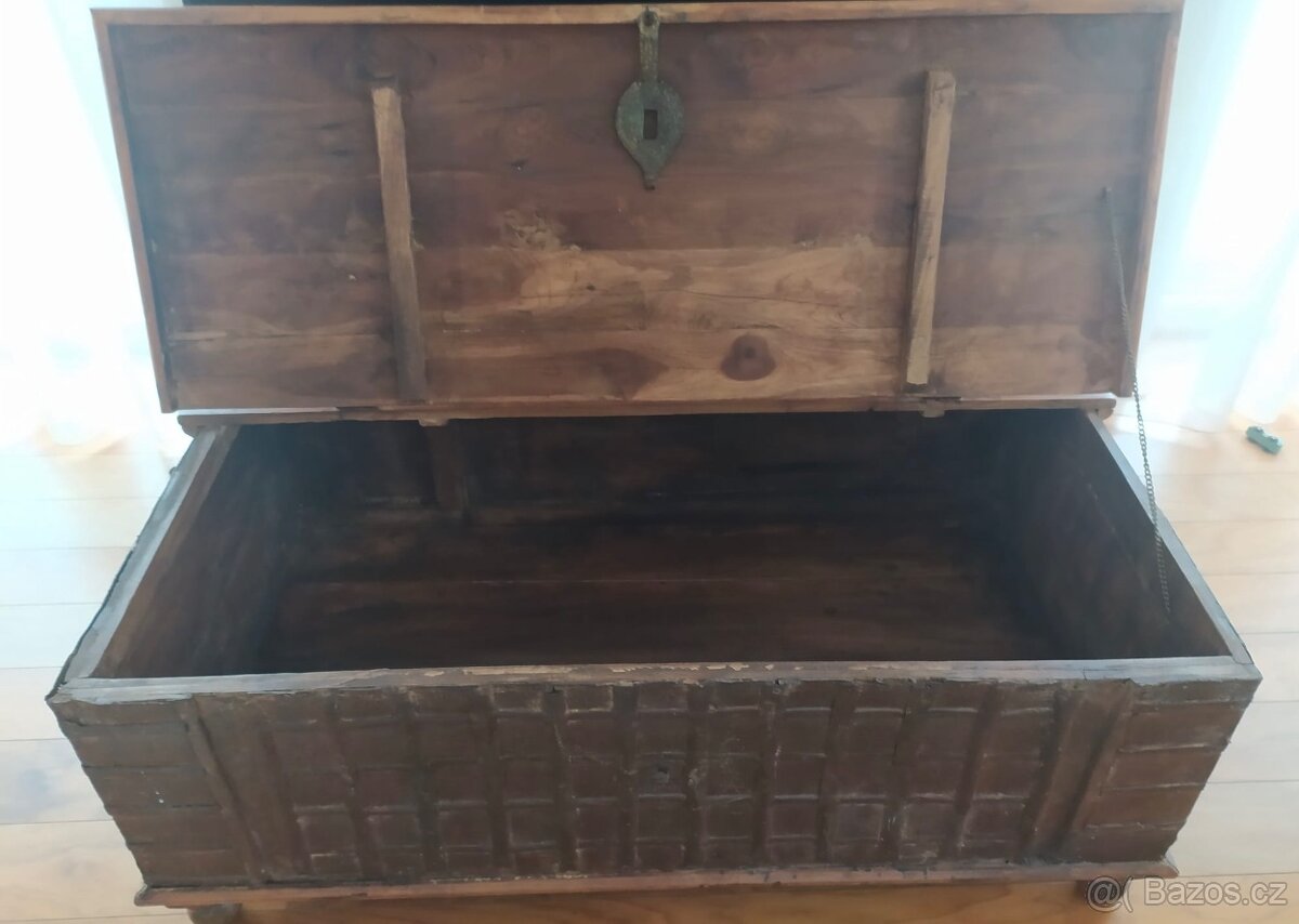 Dřevěná oplechovaná truhla - 4