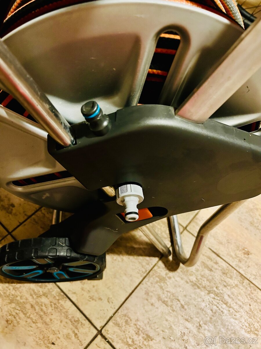 Gardena kovový vozík na hadici AquaRoll M + 50m hadice - 4