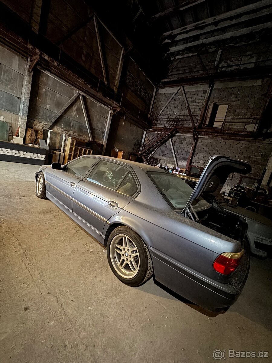 BMW E38 740il V8 LONG - 4