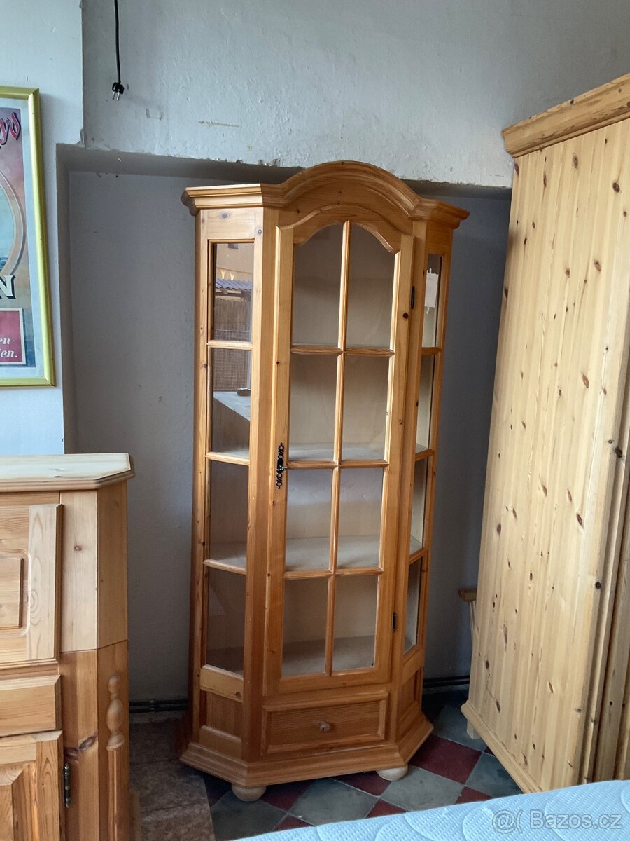 Vitrína borovice - 4