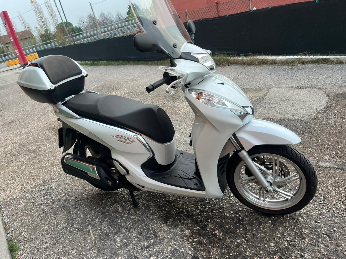 Honda SH 300i ABS (2017) TOP stav - 4
