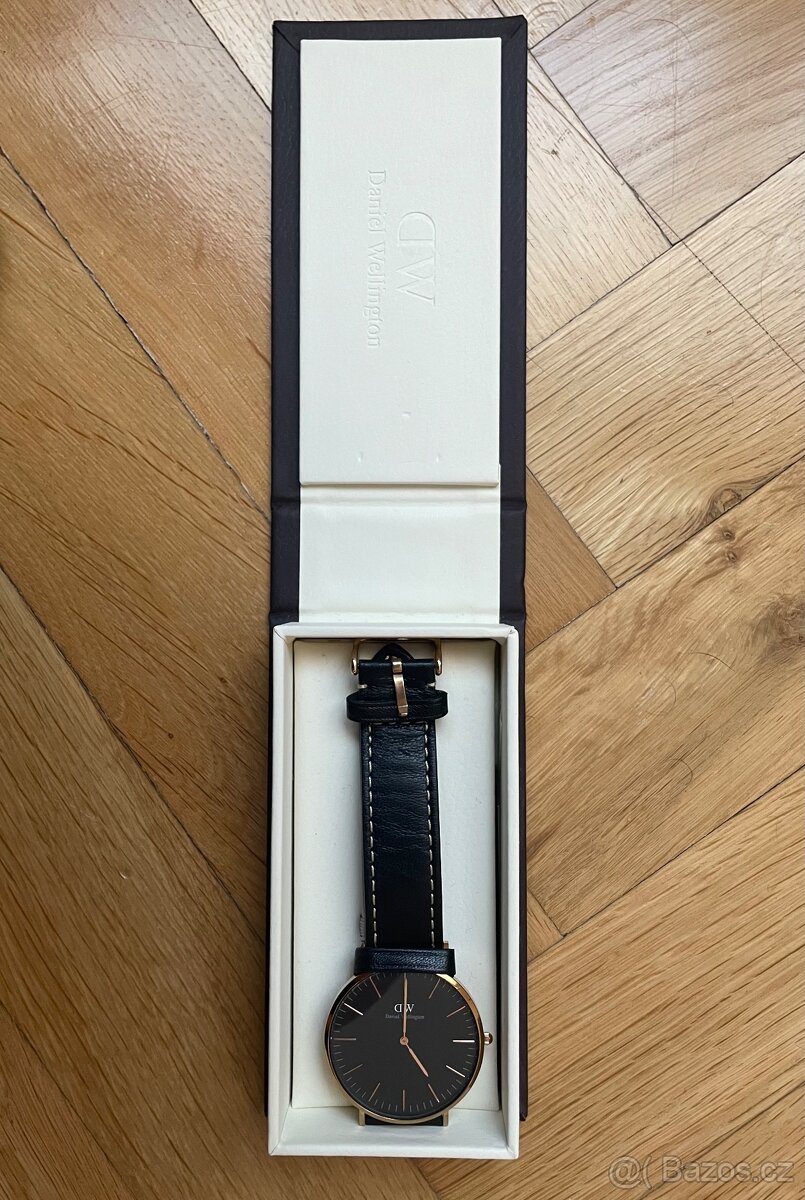 Hodinky Daniel Wellington - černý ciferník, zlaté pouzdro - 4