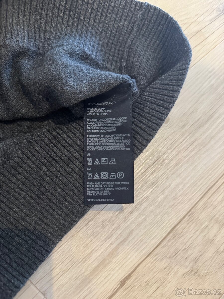 Tommy Hilfiger šedý svetr - 4