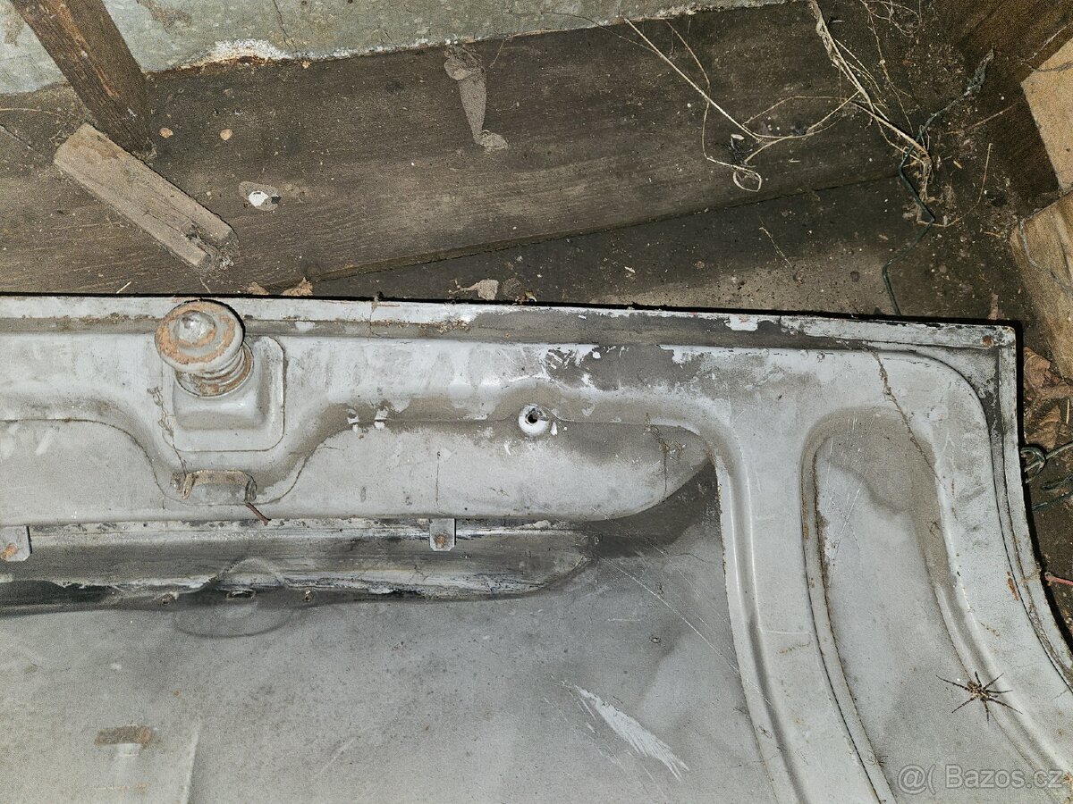 Tatra 603 zadní kapota - 4