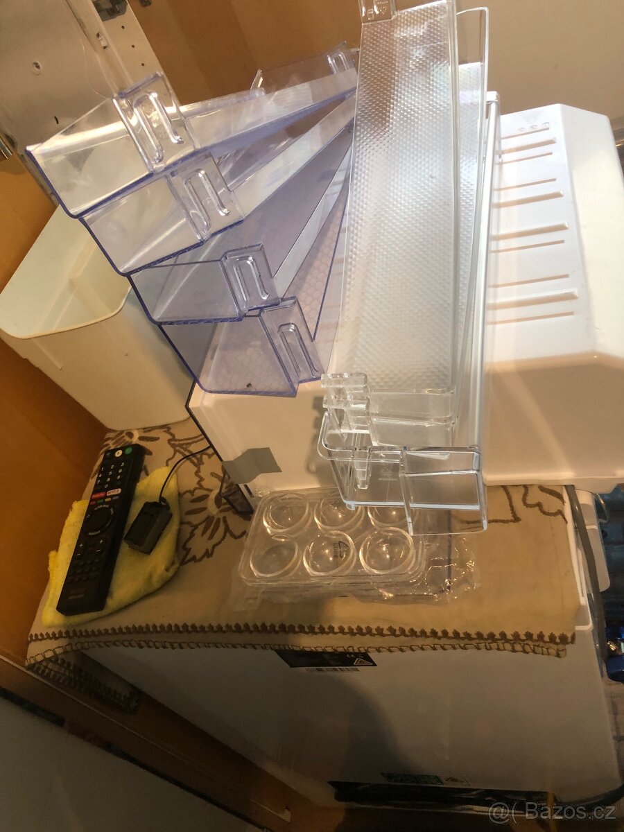 Šuplíky, poličky, skla, těsnění - 4