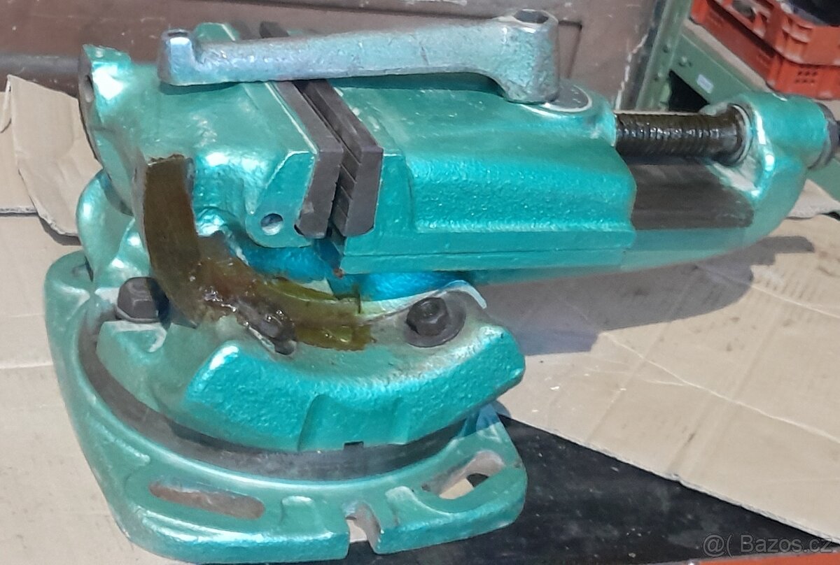 Otočný sklopný strojní svěrák 200mm - 4